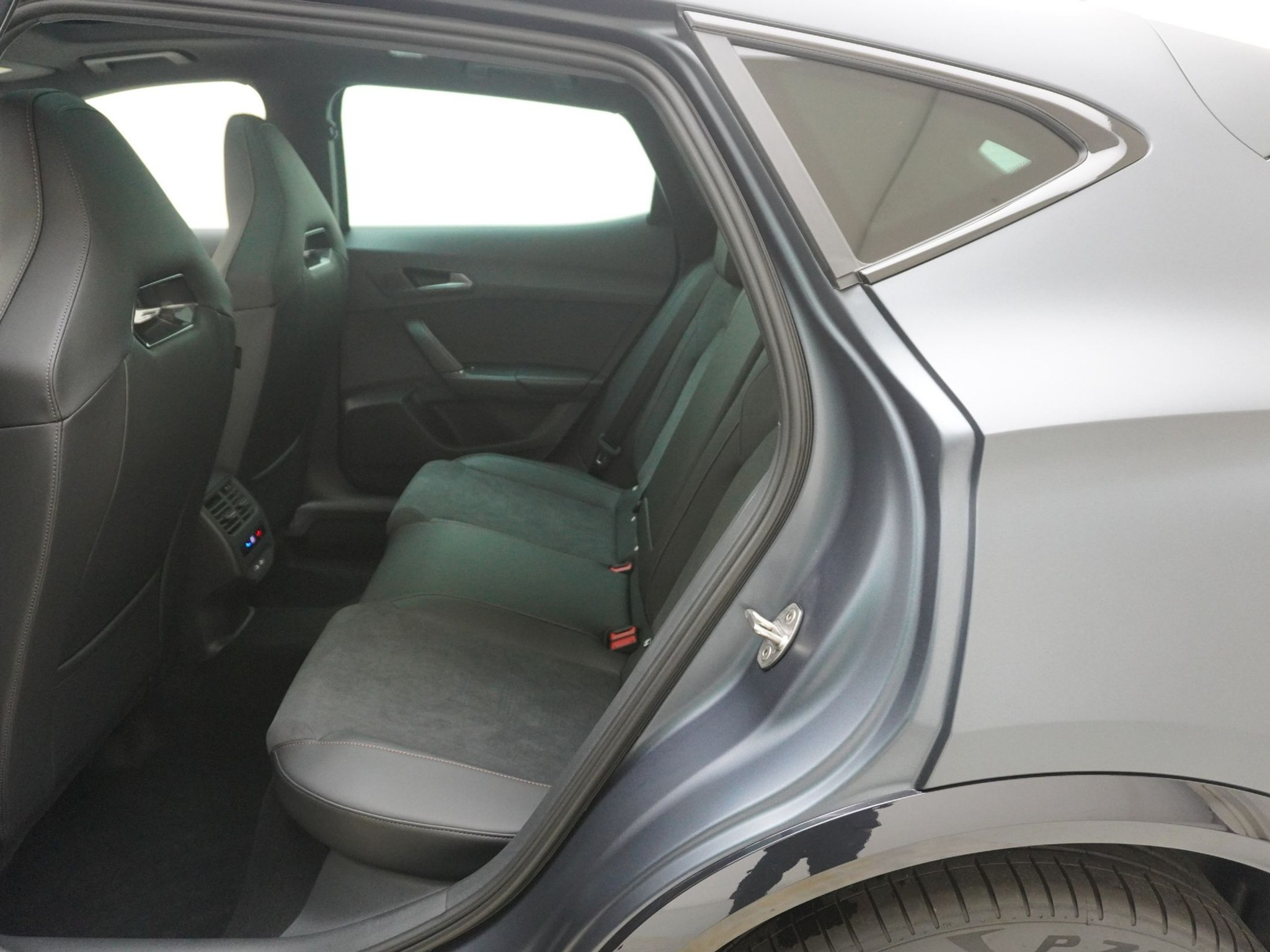 listing desktop thumbnail image 15