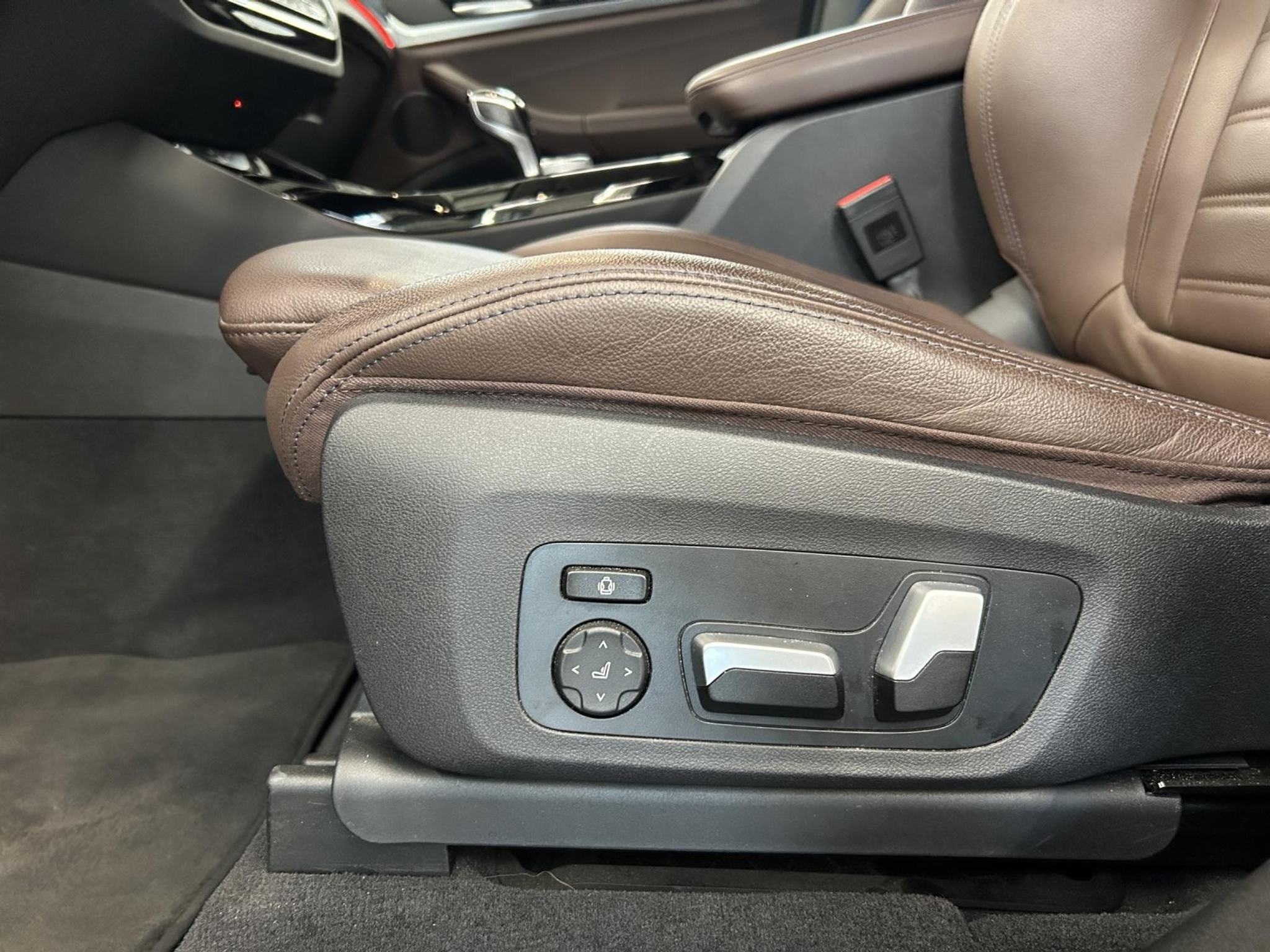 listing desktop thumbnail image 18