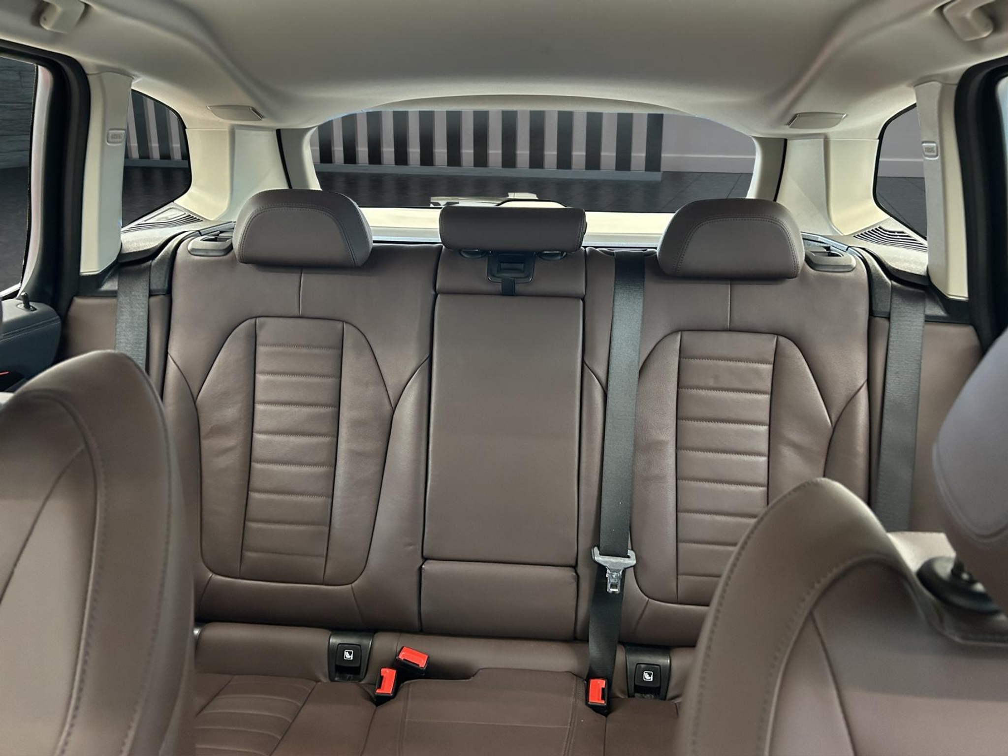 listing desktop thumbnail image 19