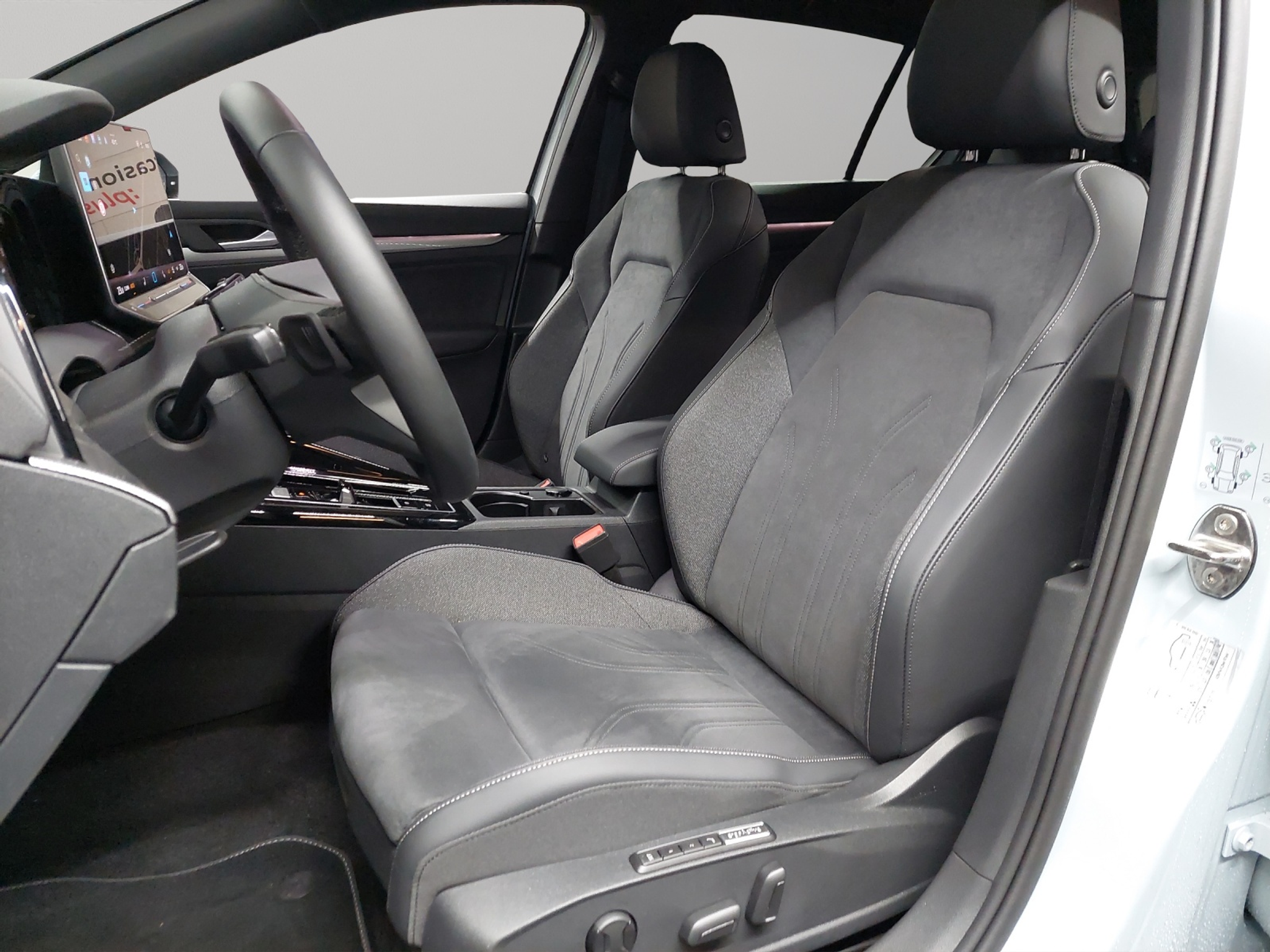 listing desktop thumbnail image 5