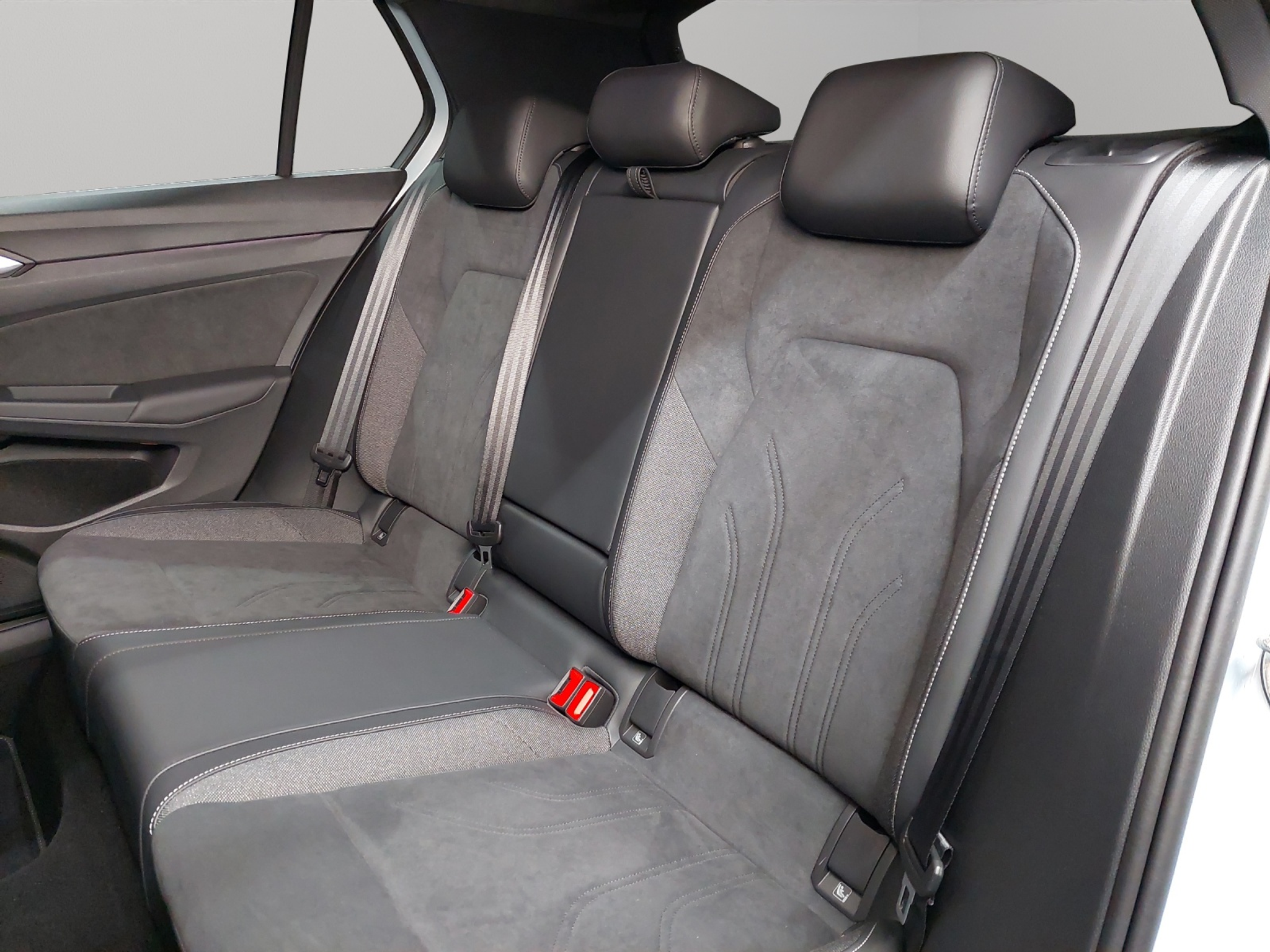 listing desktop thumbnail image 7