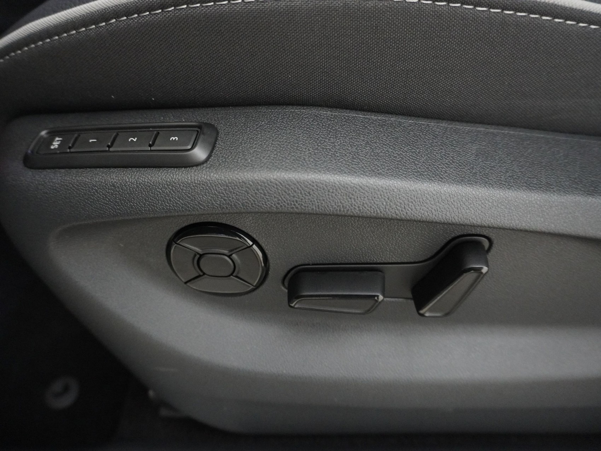 listing desktop thumbnail image 14