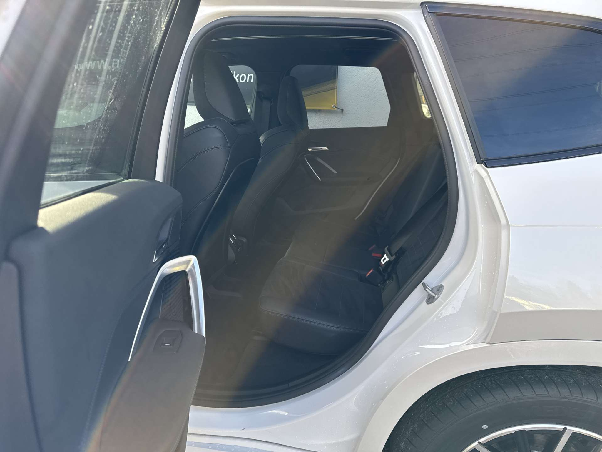 listing desktop thumbnail image 7