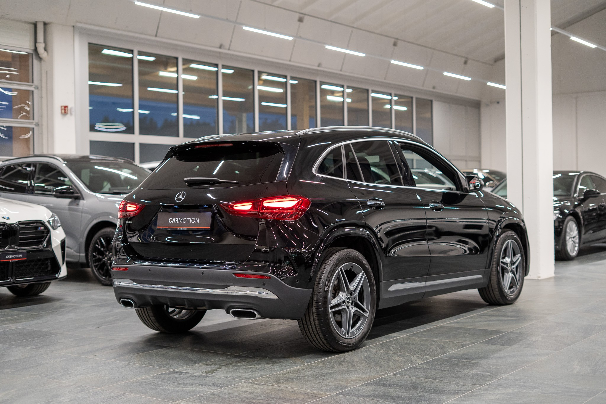 listing desktop thumbnail image 3