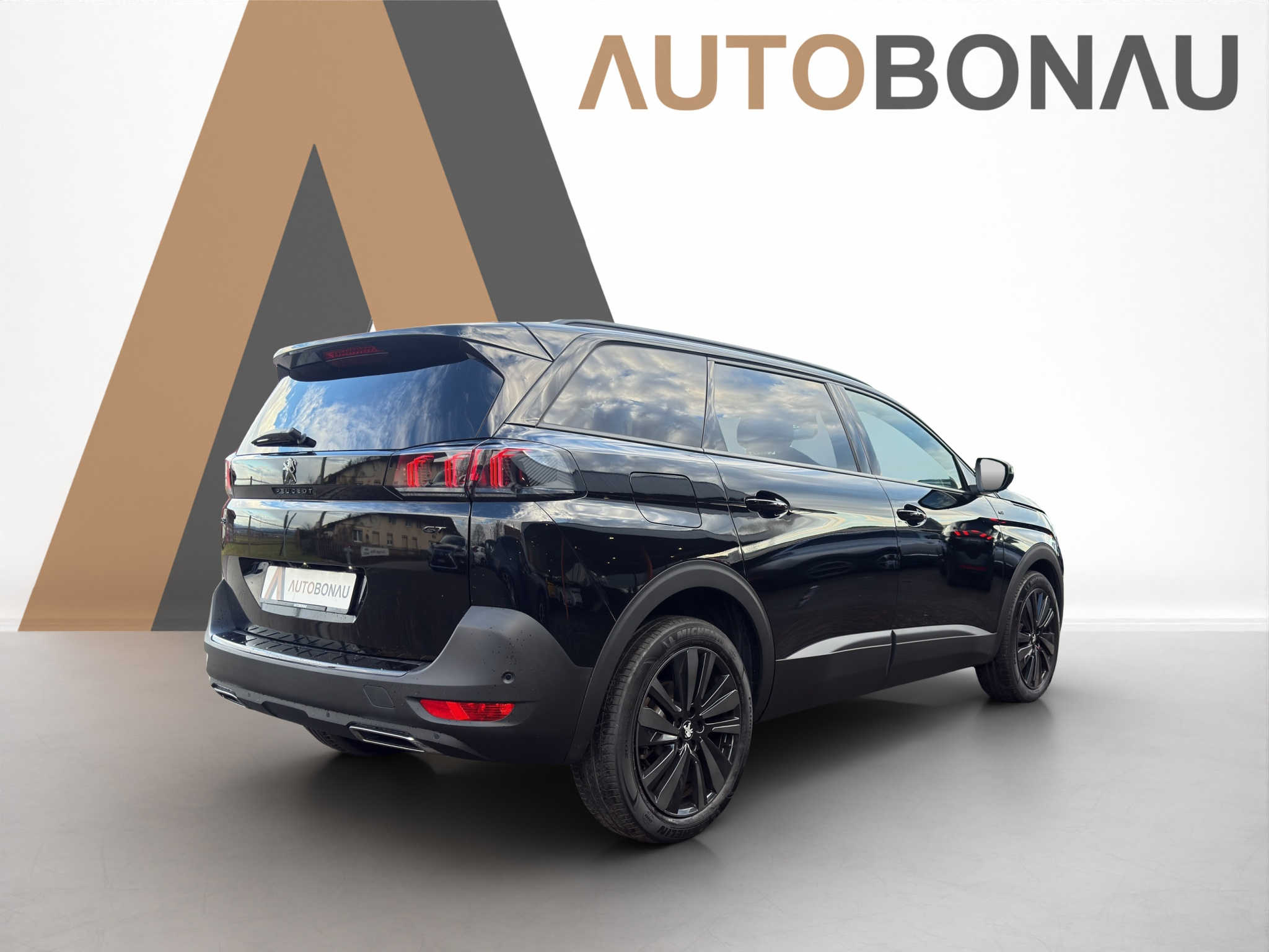 listing desktop thumbnail image 4