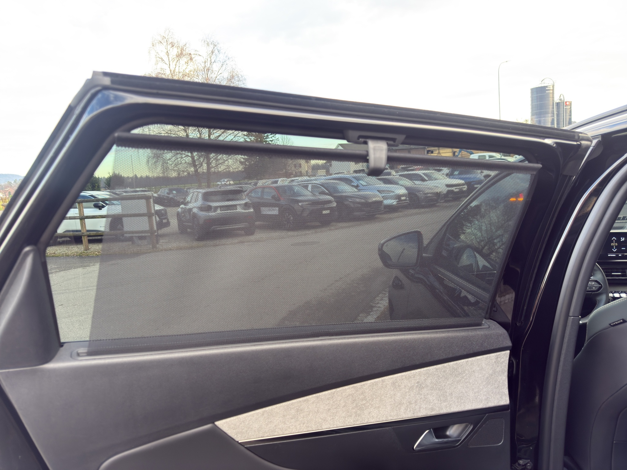 listing desktop thumbnail image 24