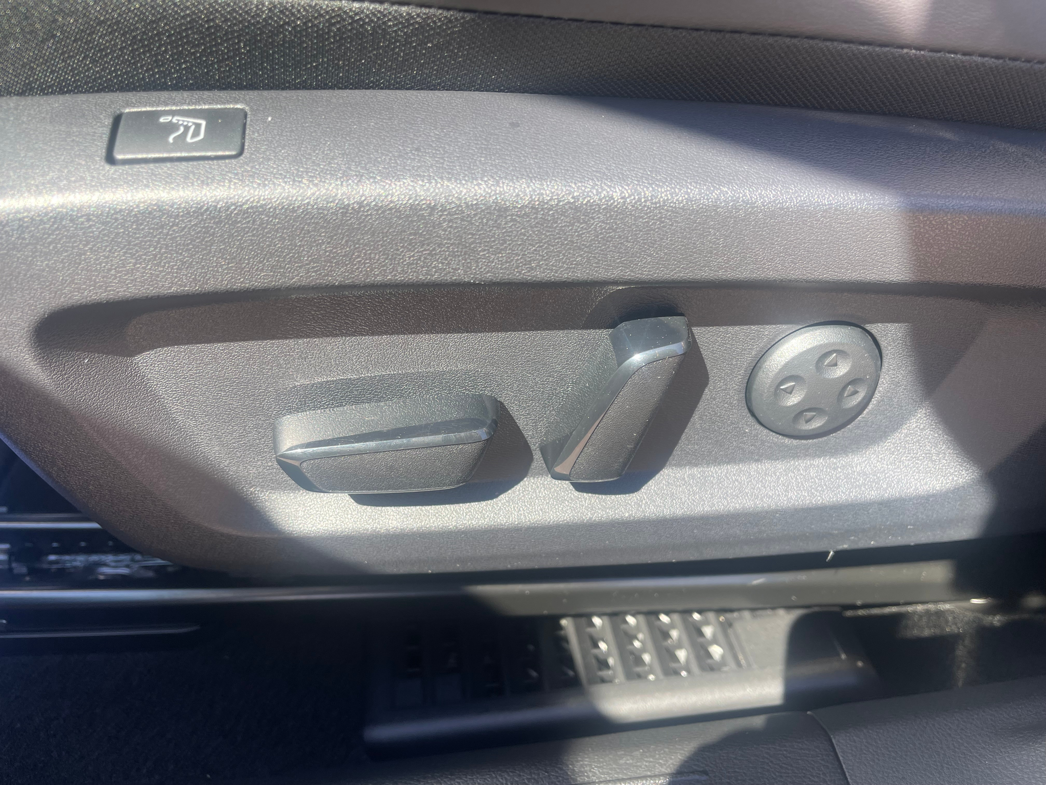 listing desktop thumbnail image 10