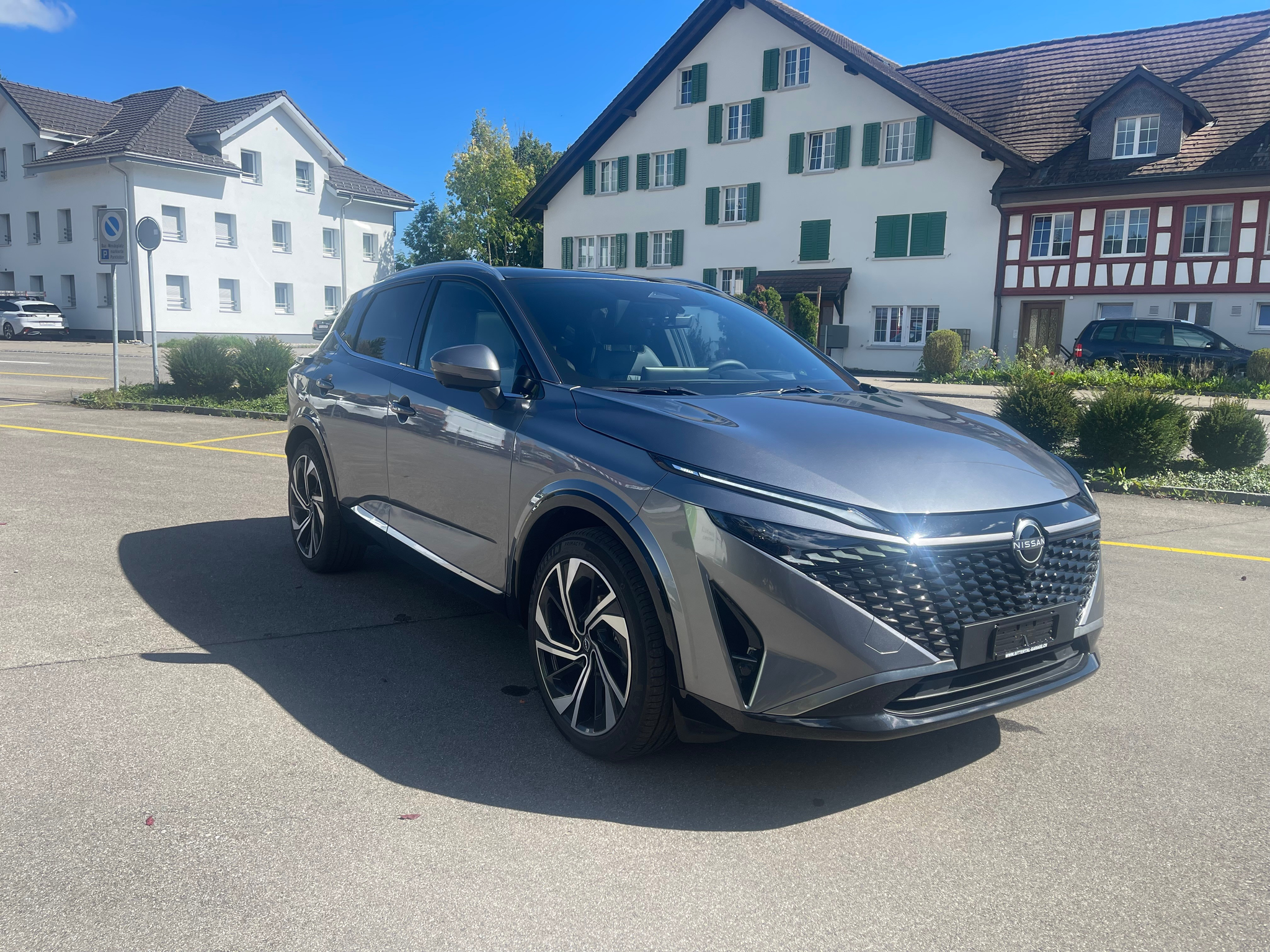 listing desktop thumbnail image 1