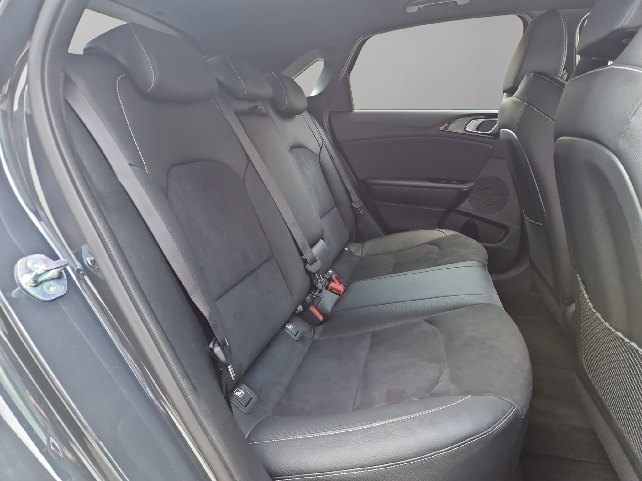 listing desktop thumbnail image 10