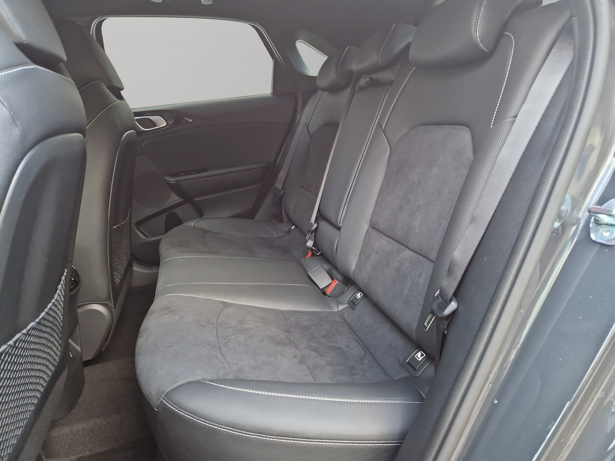 listing desktop thumbnail image 12