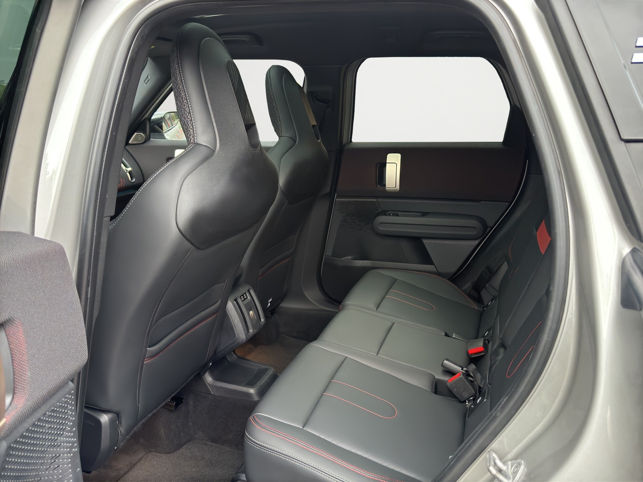 listing desktop thumbnail image 14