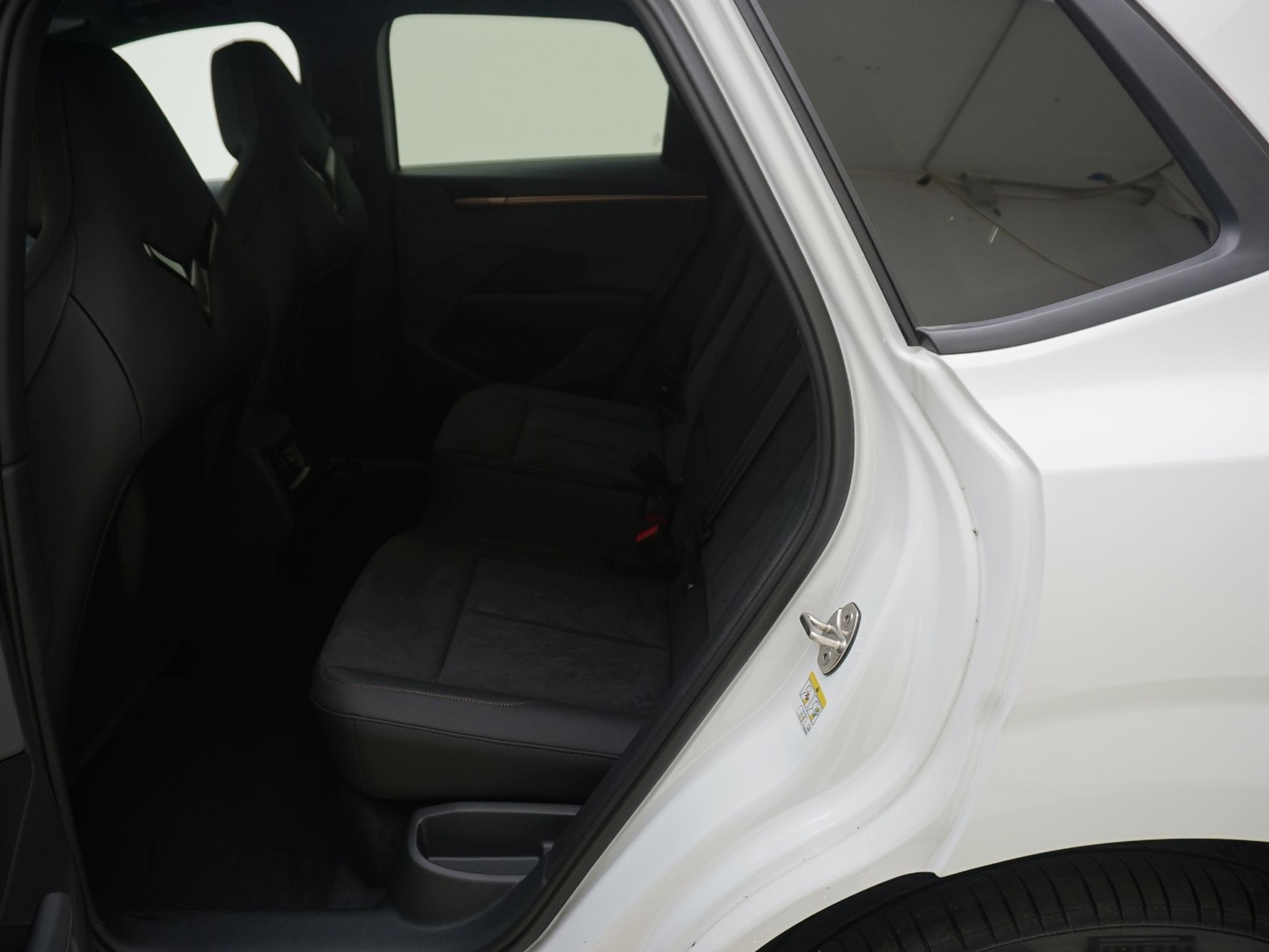 listing desktop thumbnail image 15