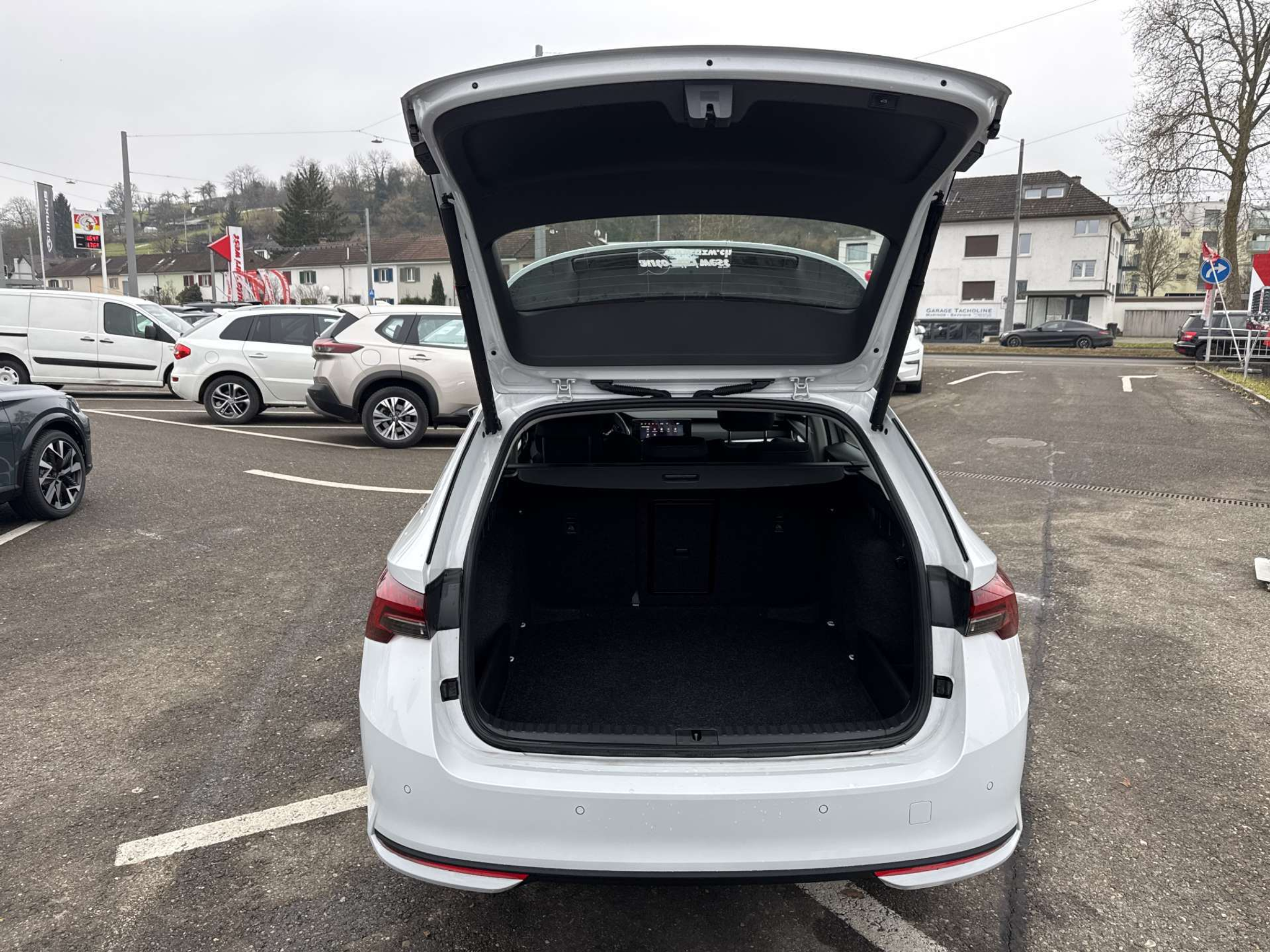 listing desktop thumbnail image 7