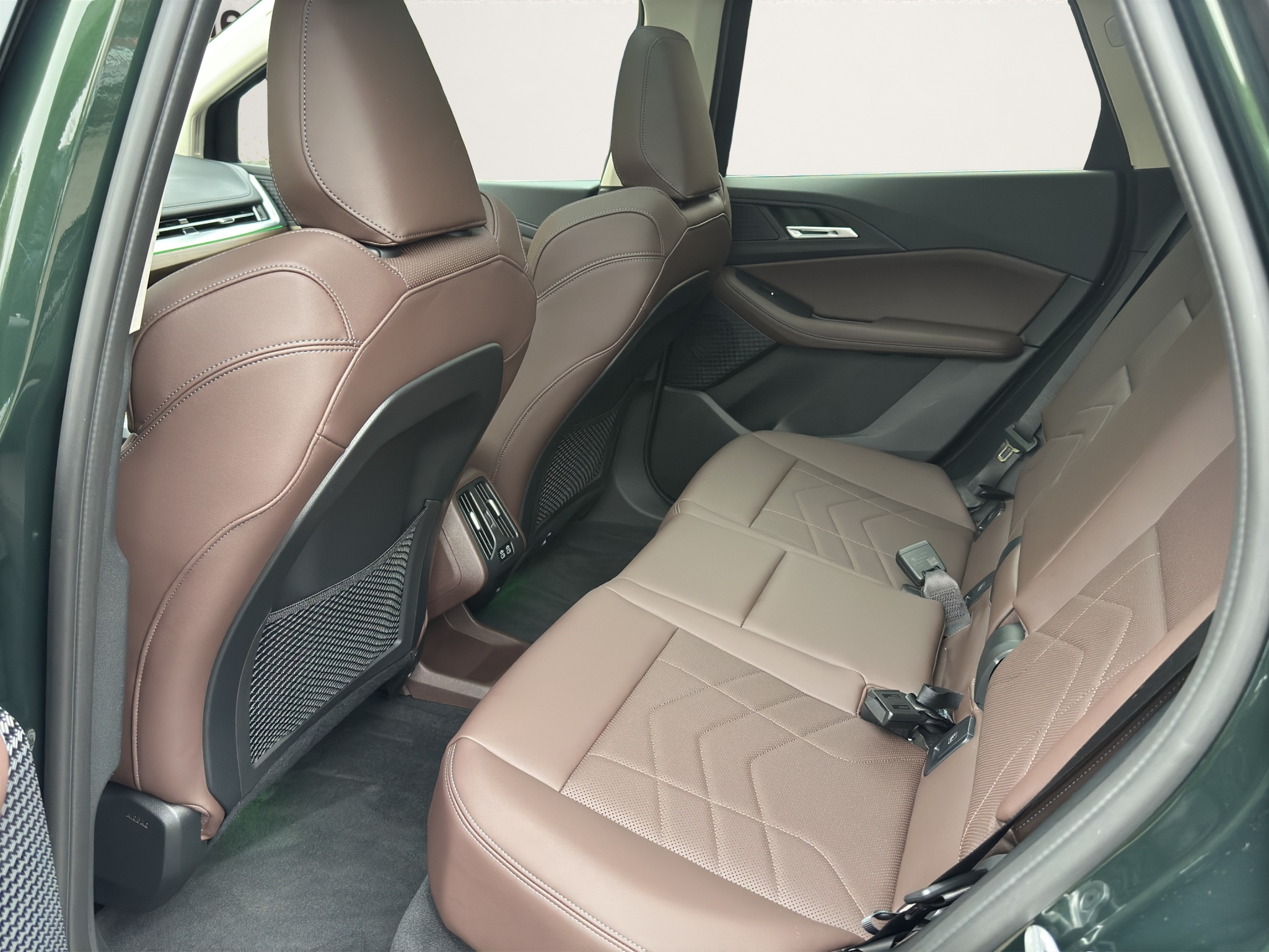 listing desktop thumbnail image 15