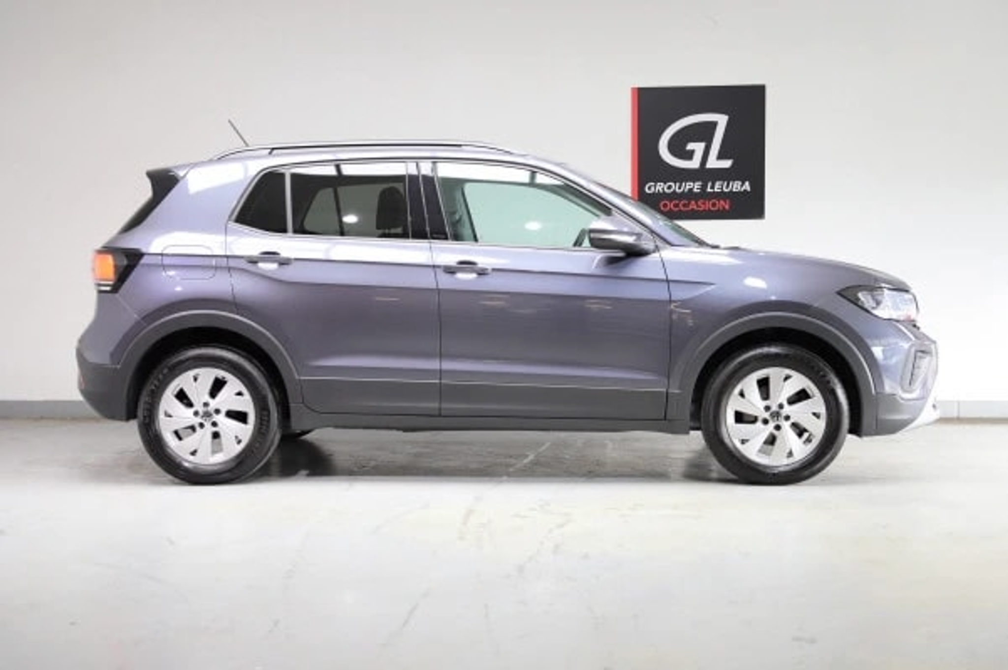 listing desktop thumbnail image 4