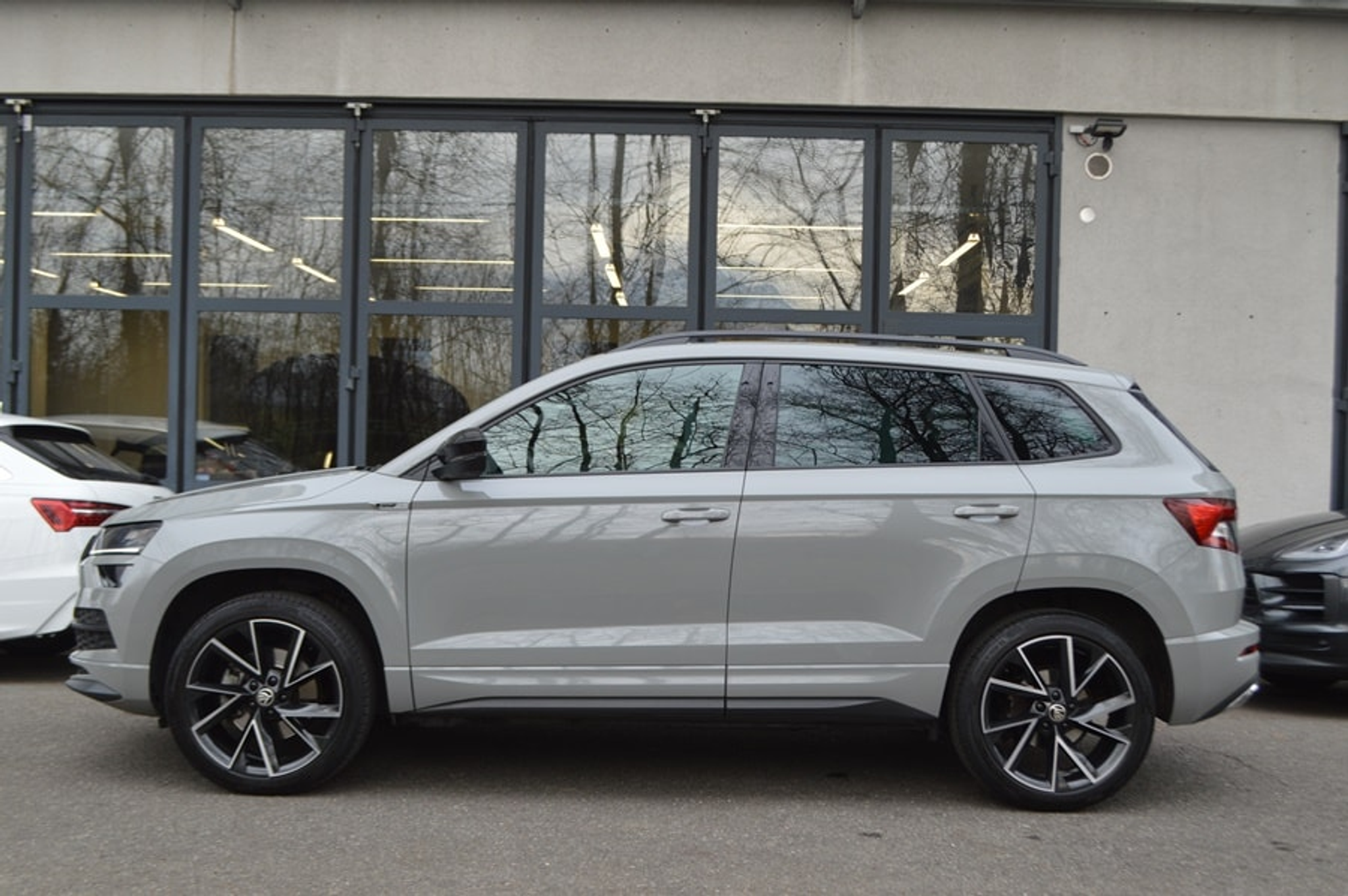 listing desktop thumbnail image 3