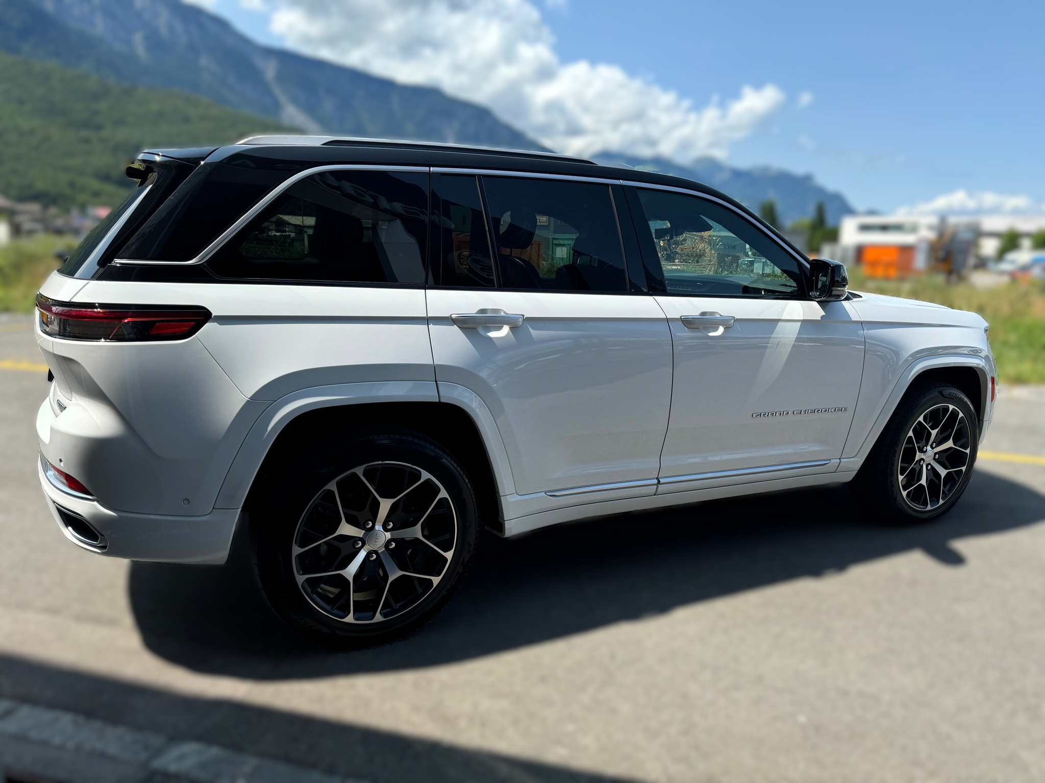 listing desktop thumbnail image 5