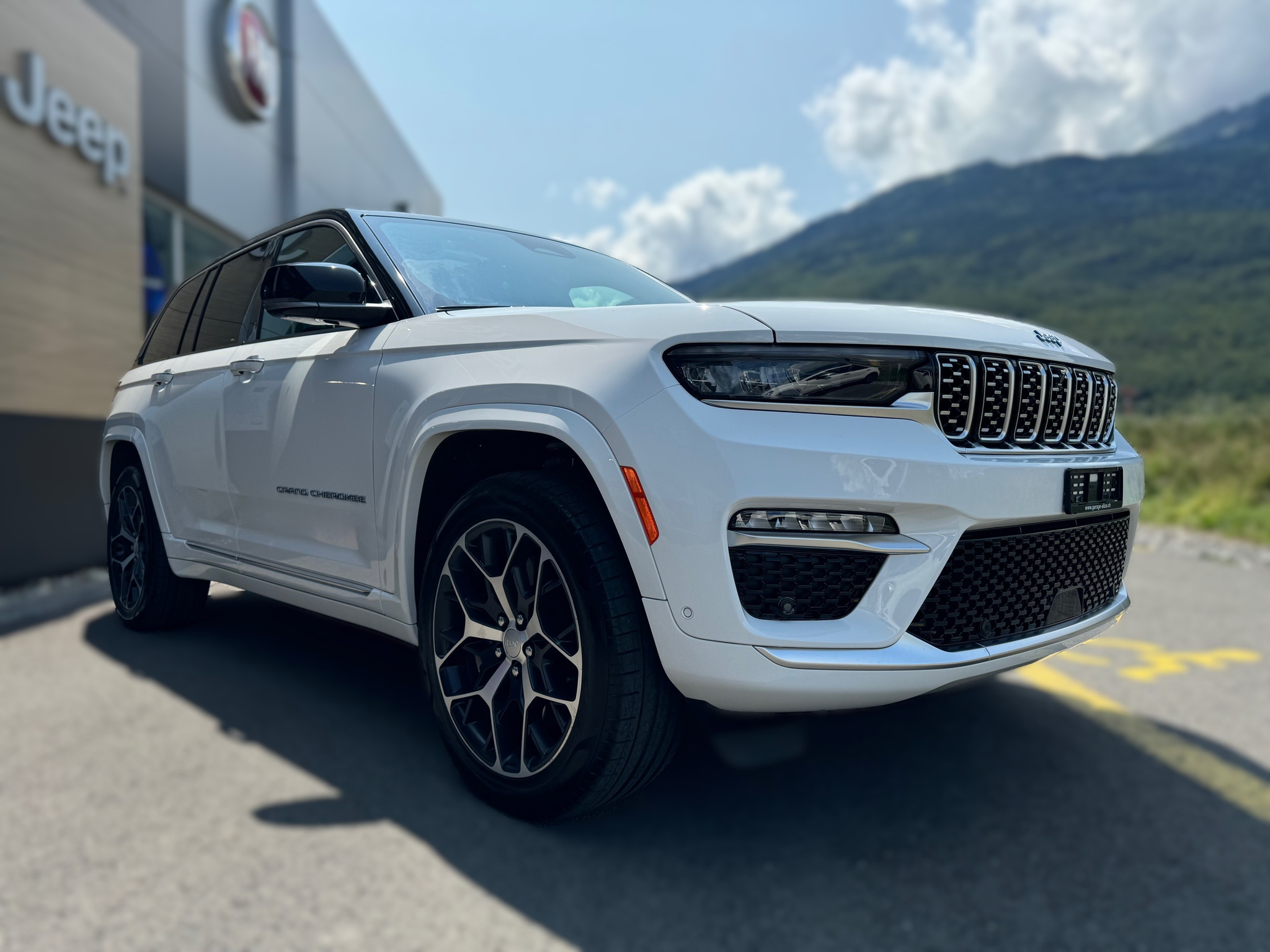 listing desktop thumbnail image 6