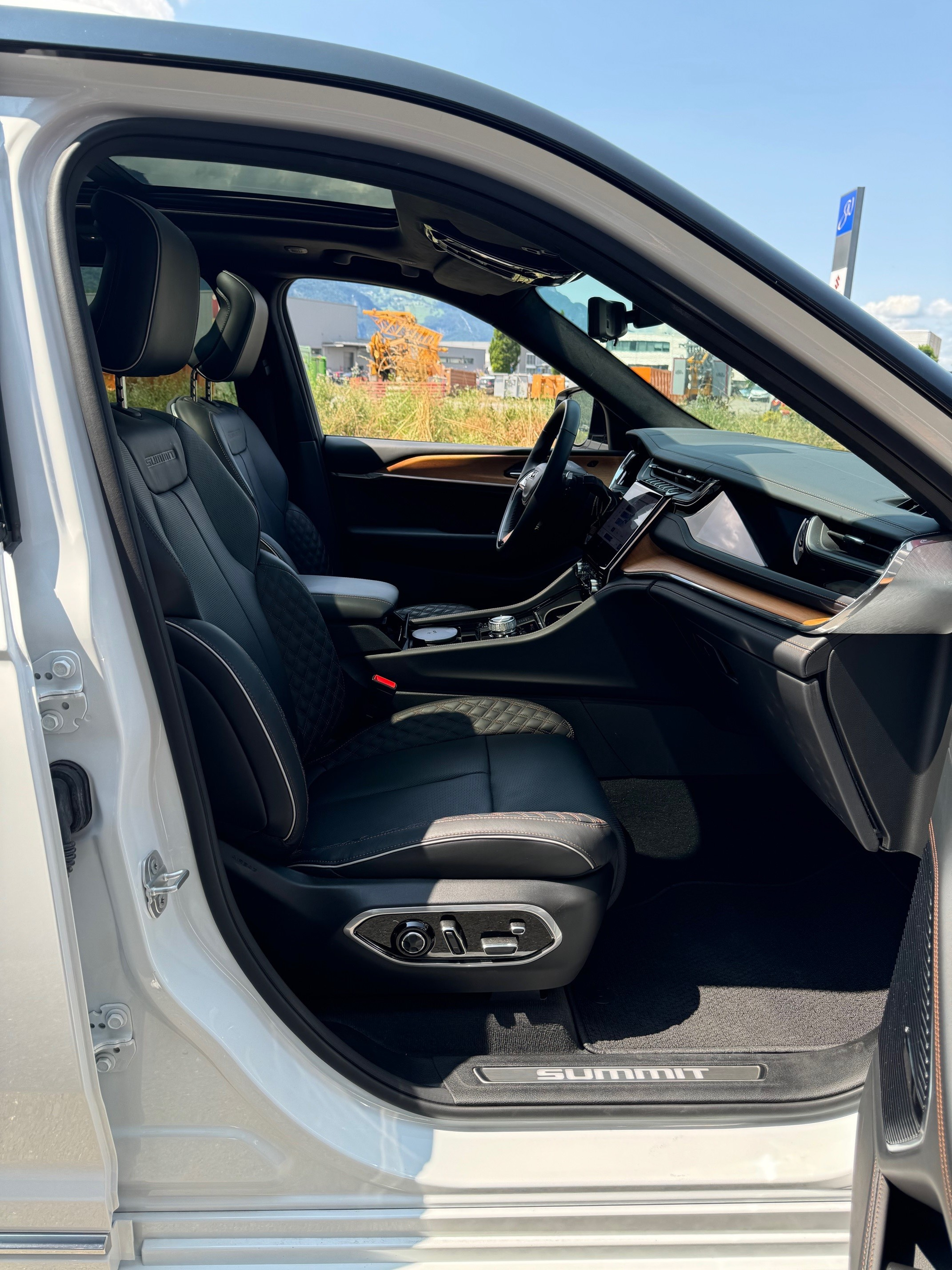 listing desktop thumbnail image 19