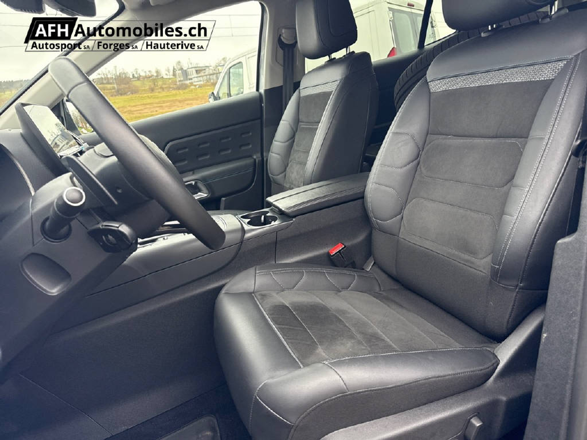 listing desktop thumbnail image 15