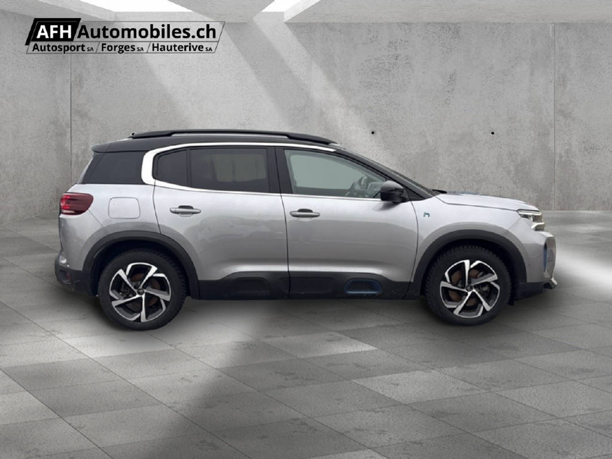 listing desktop thumbnail image 4