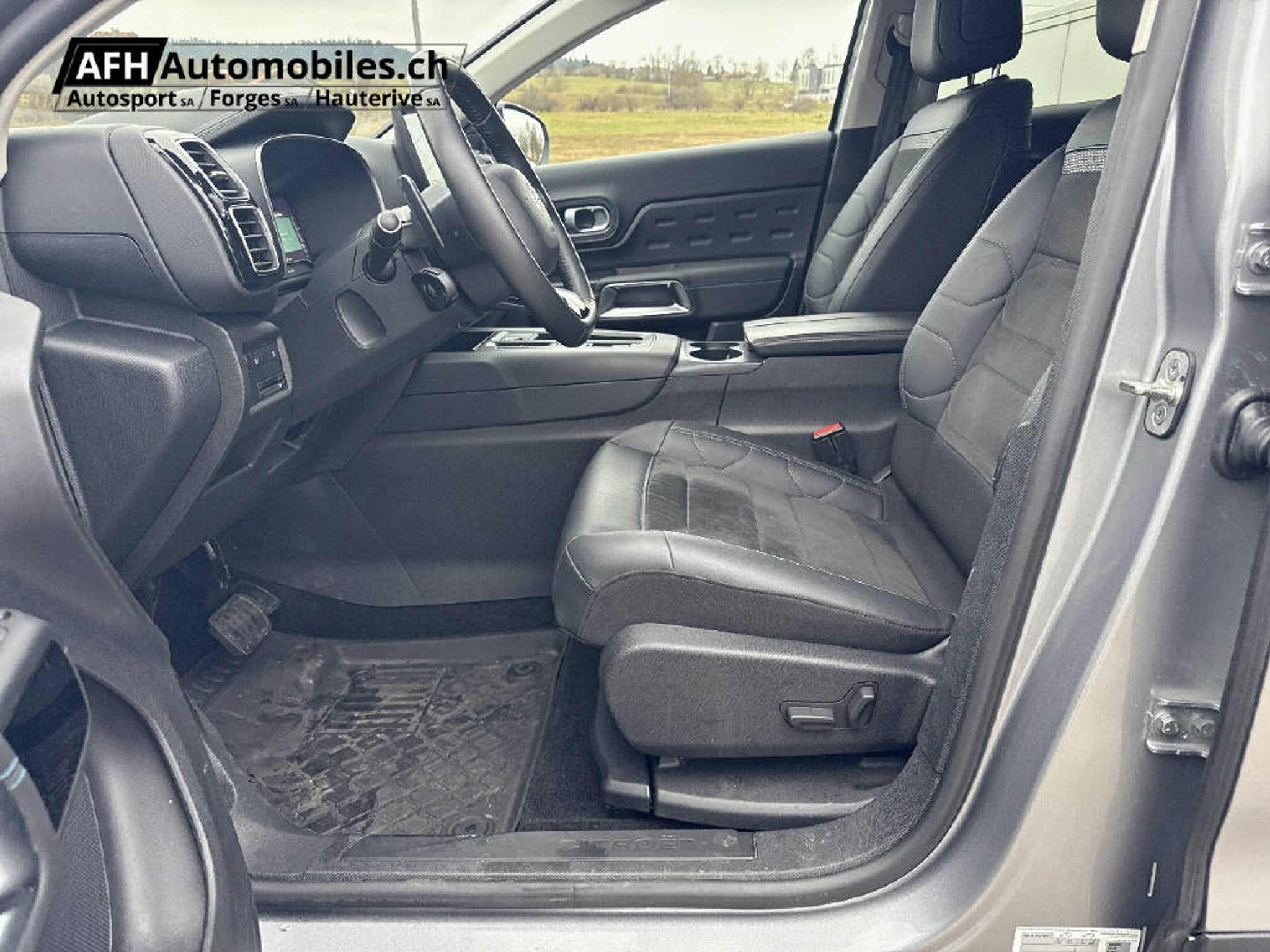 listing desktop thumbnail image 14