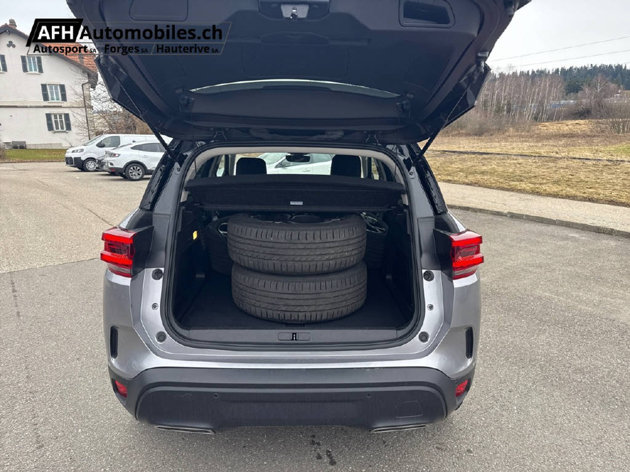 listing desktop thumbnail image 9