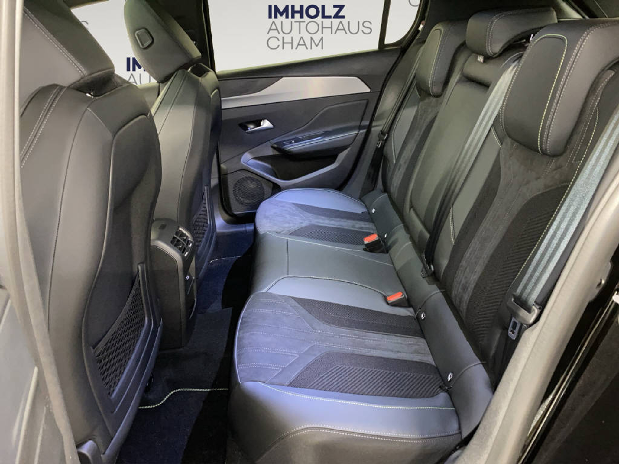 listing desktop thumbnail image 12