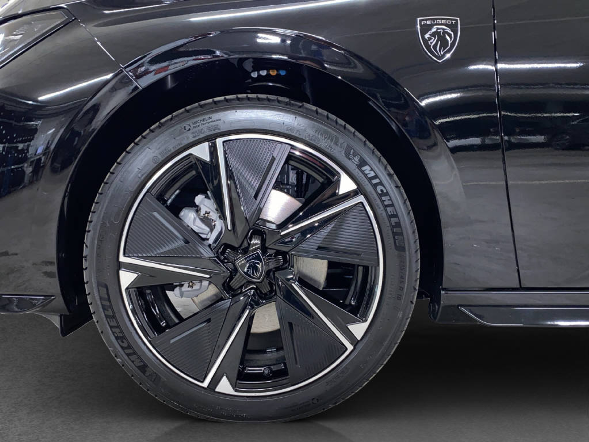 listing desktop thumbnail image 15