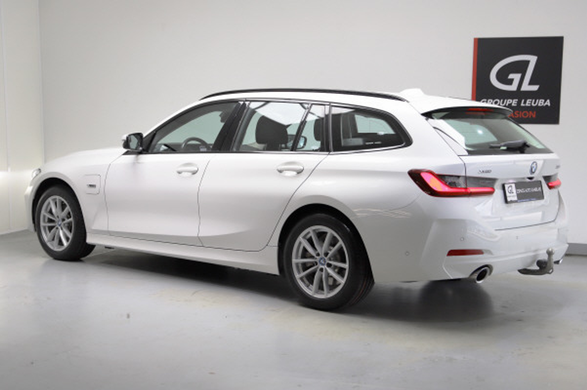 listing desktop thumbnail image 2