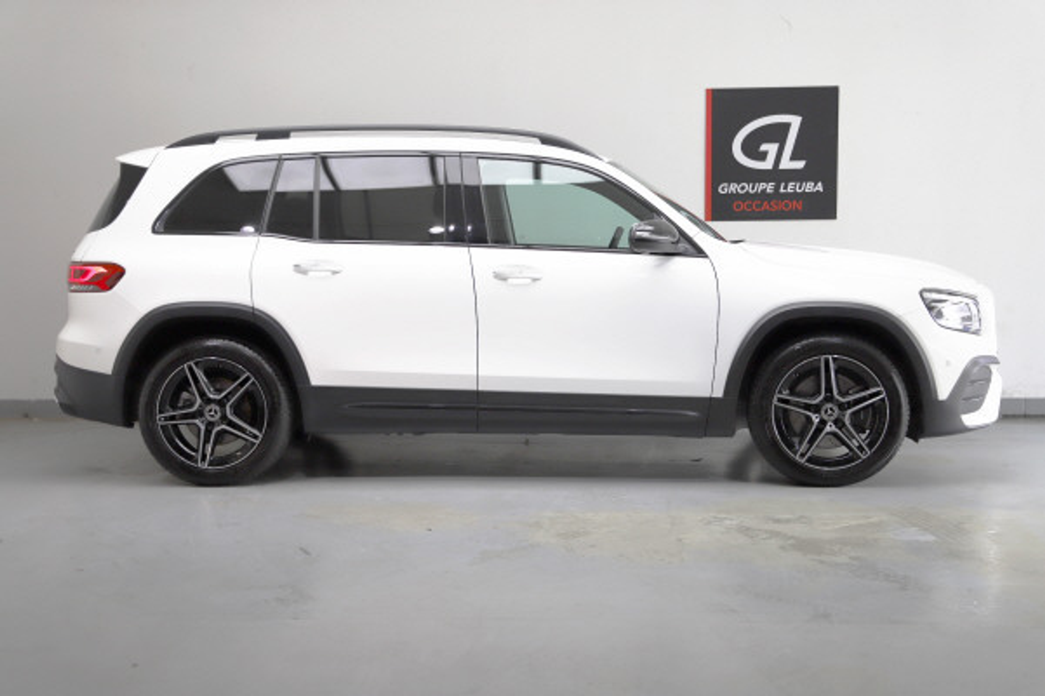 listing desktop thumbnail image 6