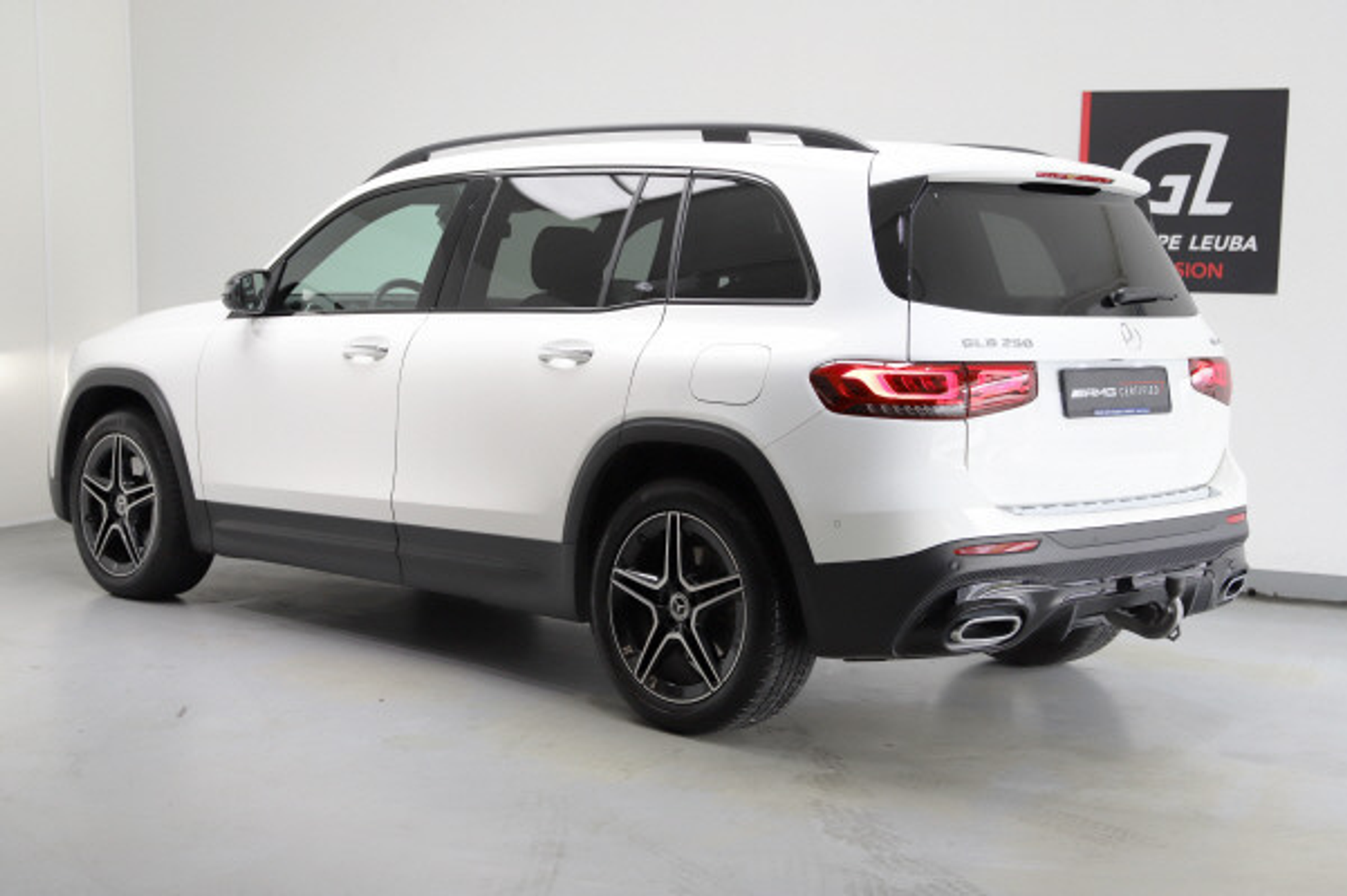 listing desktop thumbnail image 2