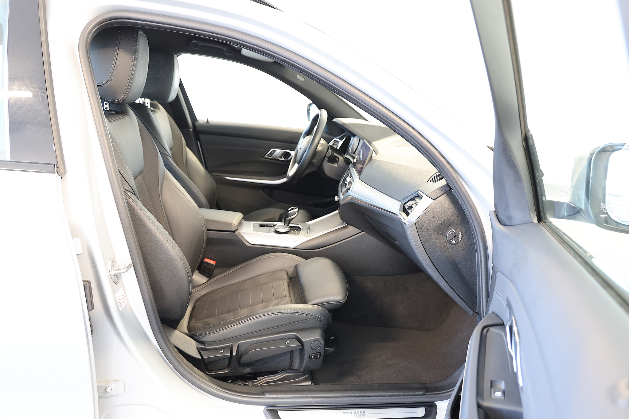 listing desktop thumbnail image 11