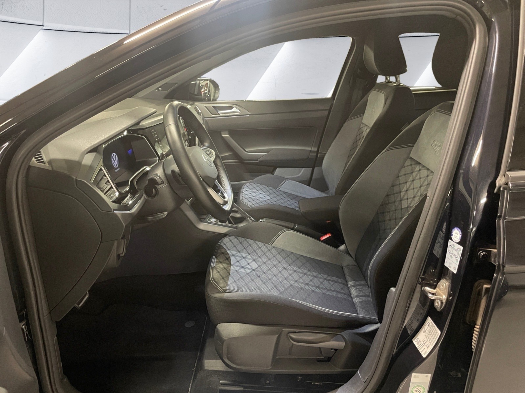 listing desktop thumbnail image 12