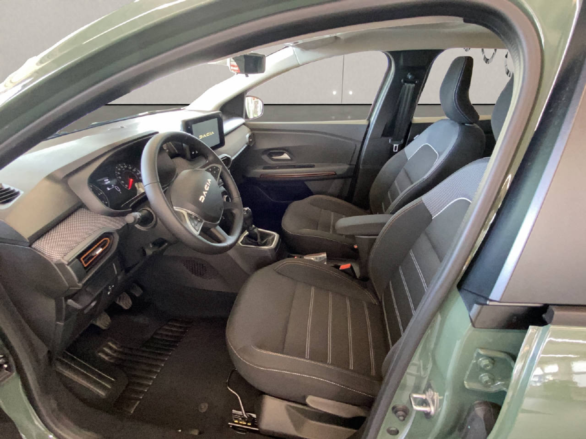 listing desktop thumbnail image 5