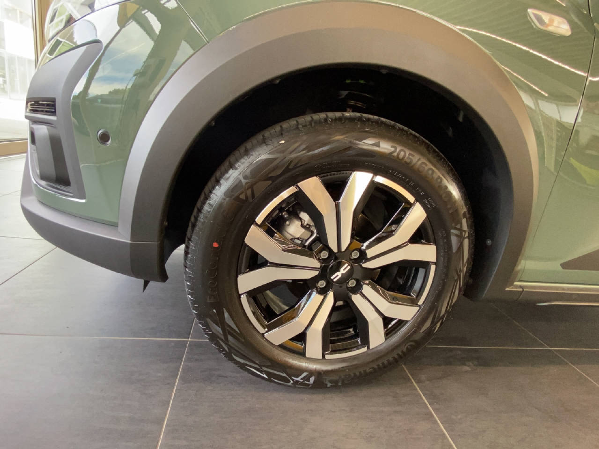 listing desktop thumbnail image 9