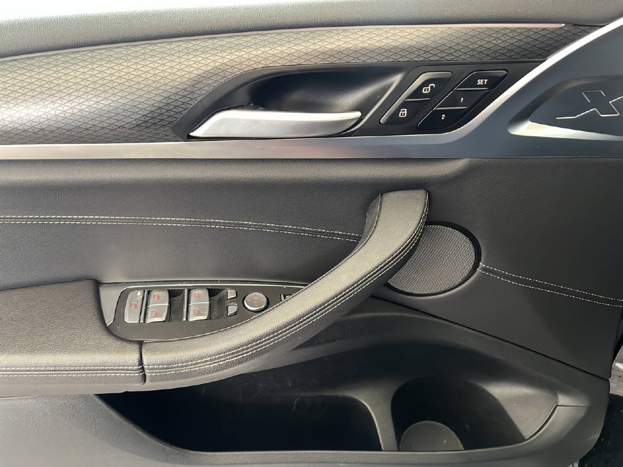 listing desktop thumbnail image 18