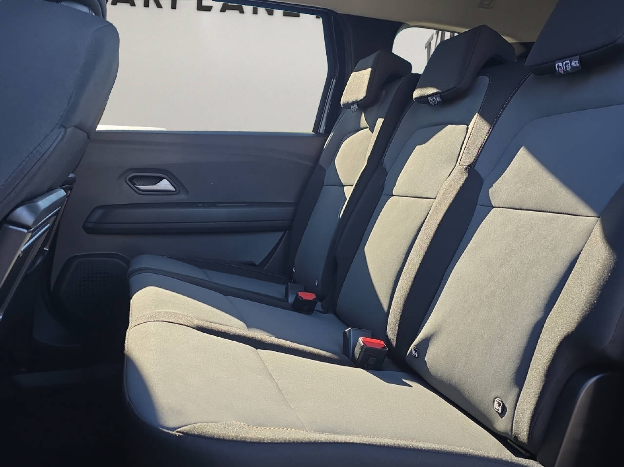 listing desktop thumbnail image 9