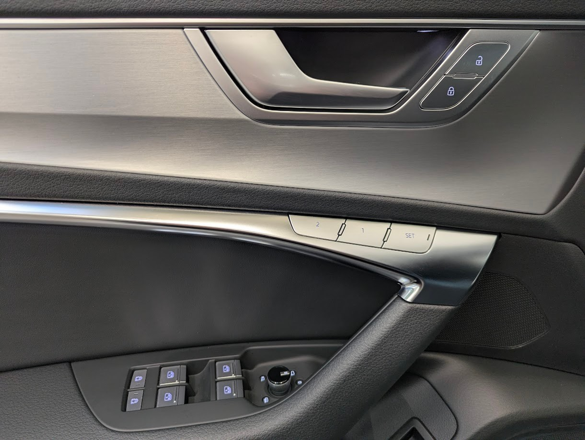 listing desktop thumbnail image 5