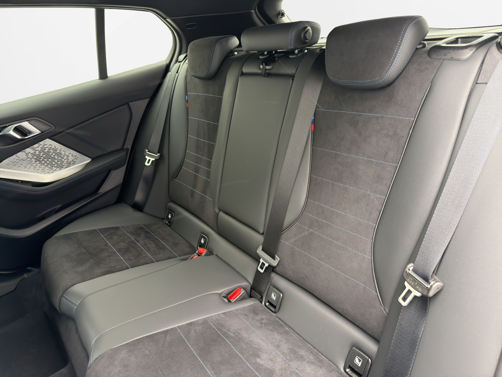 listing desktop thumbnail image 18