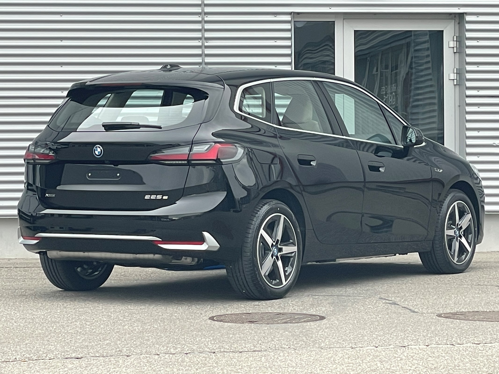 listing desktop thumbnail image 1