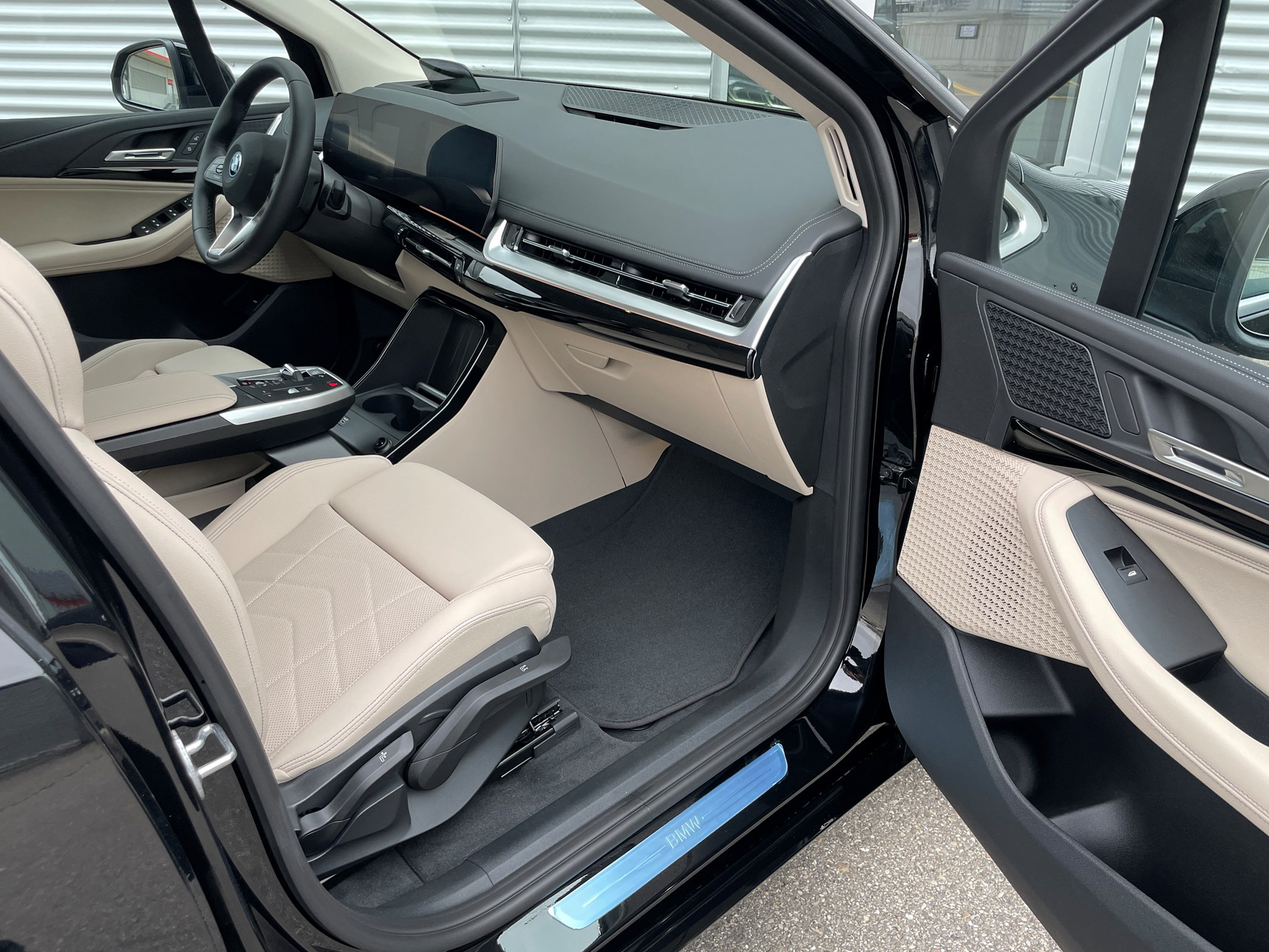 listing desktop thumbnail image 2