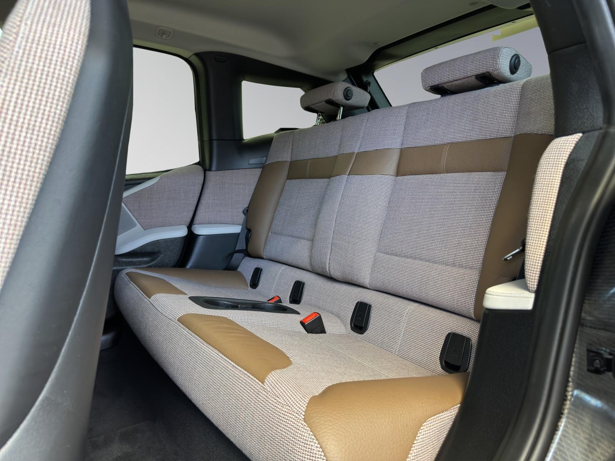 listing desktop thumbnail image 15