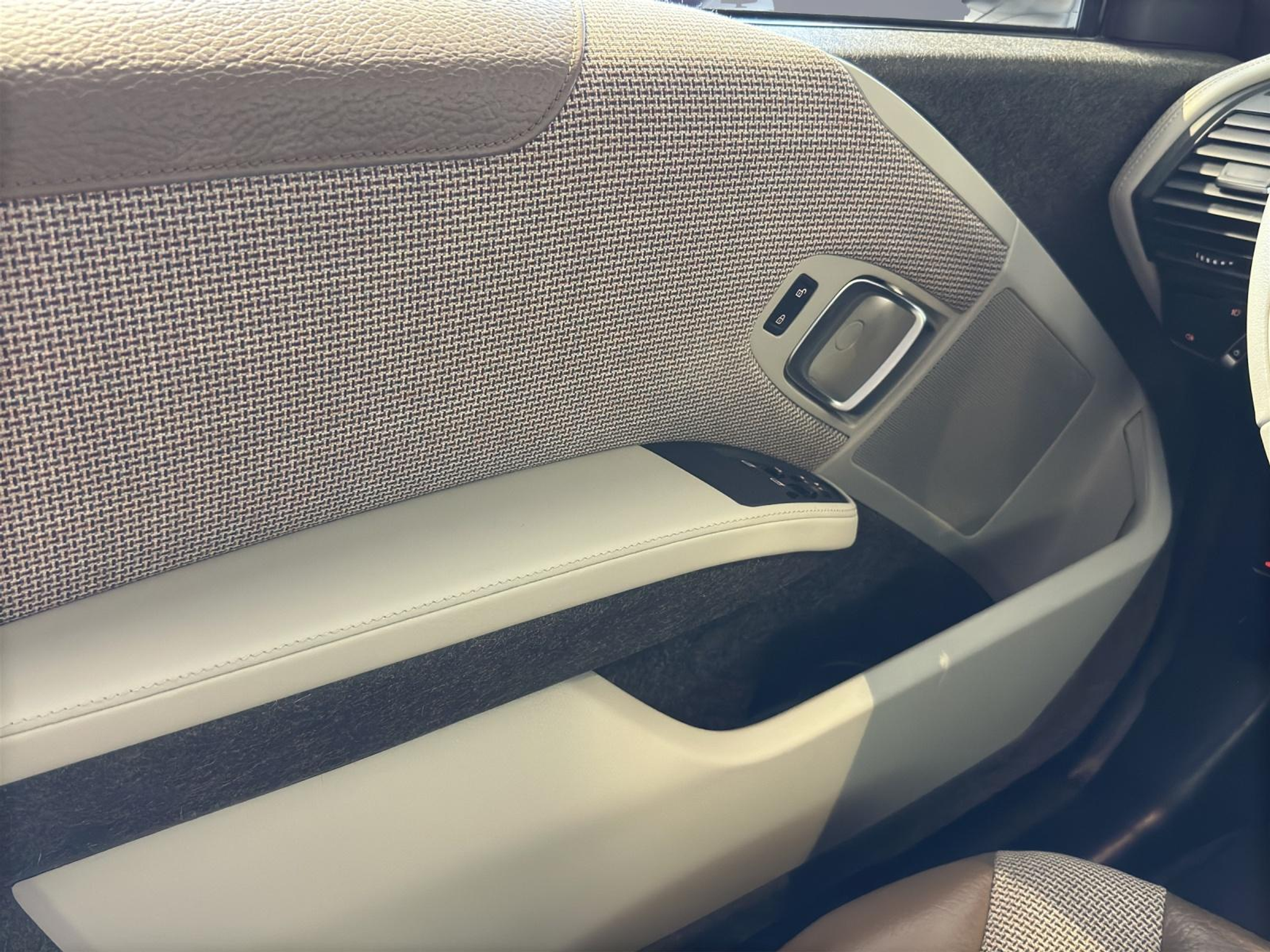 listing desktop thumbnail image 14