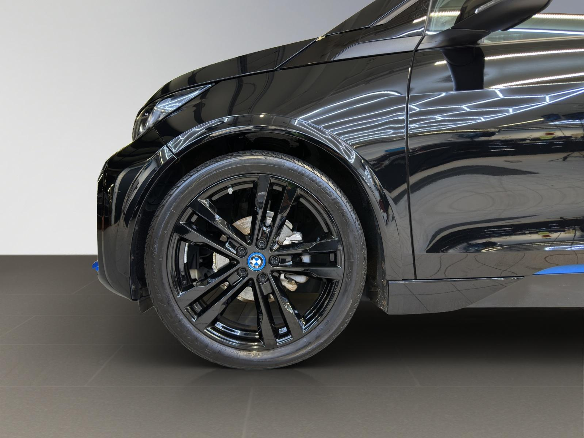 listing desktop thumbnail image 16