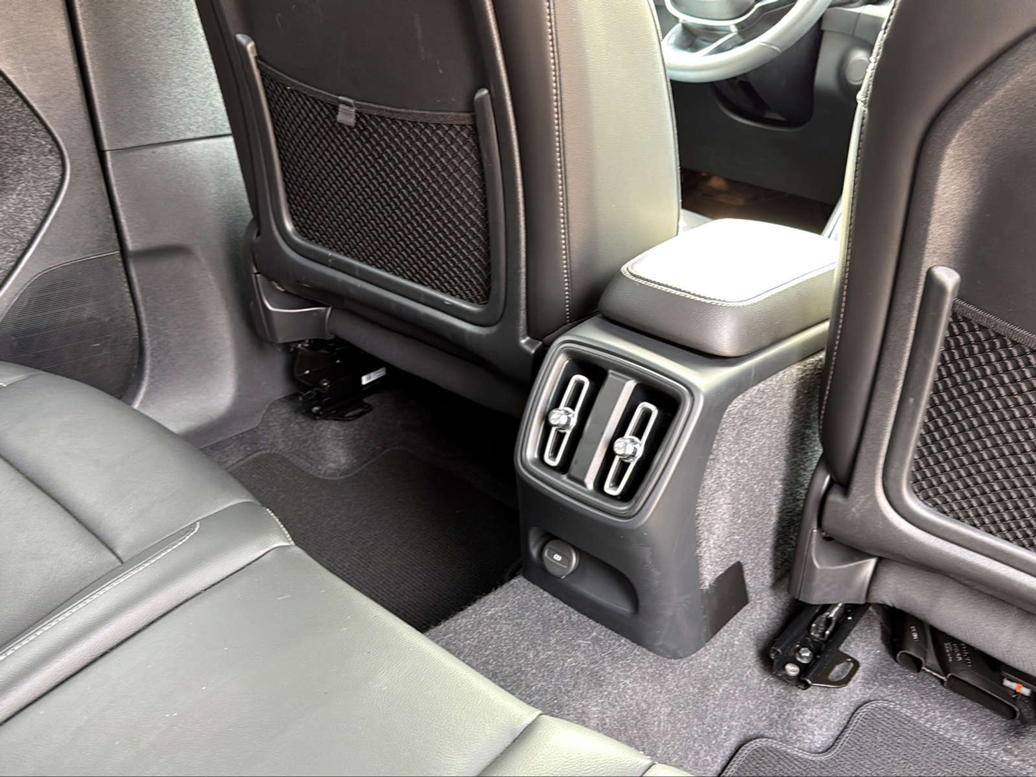 listing desktop thumbnail image 17