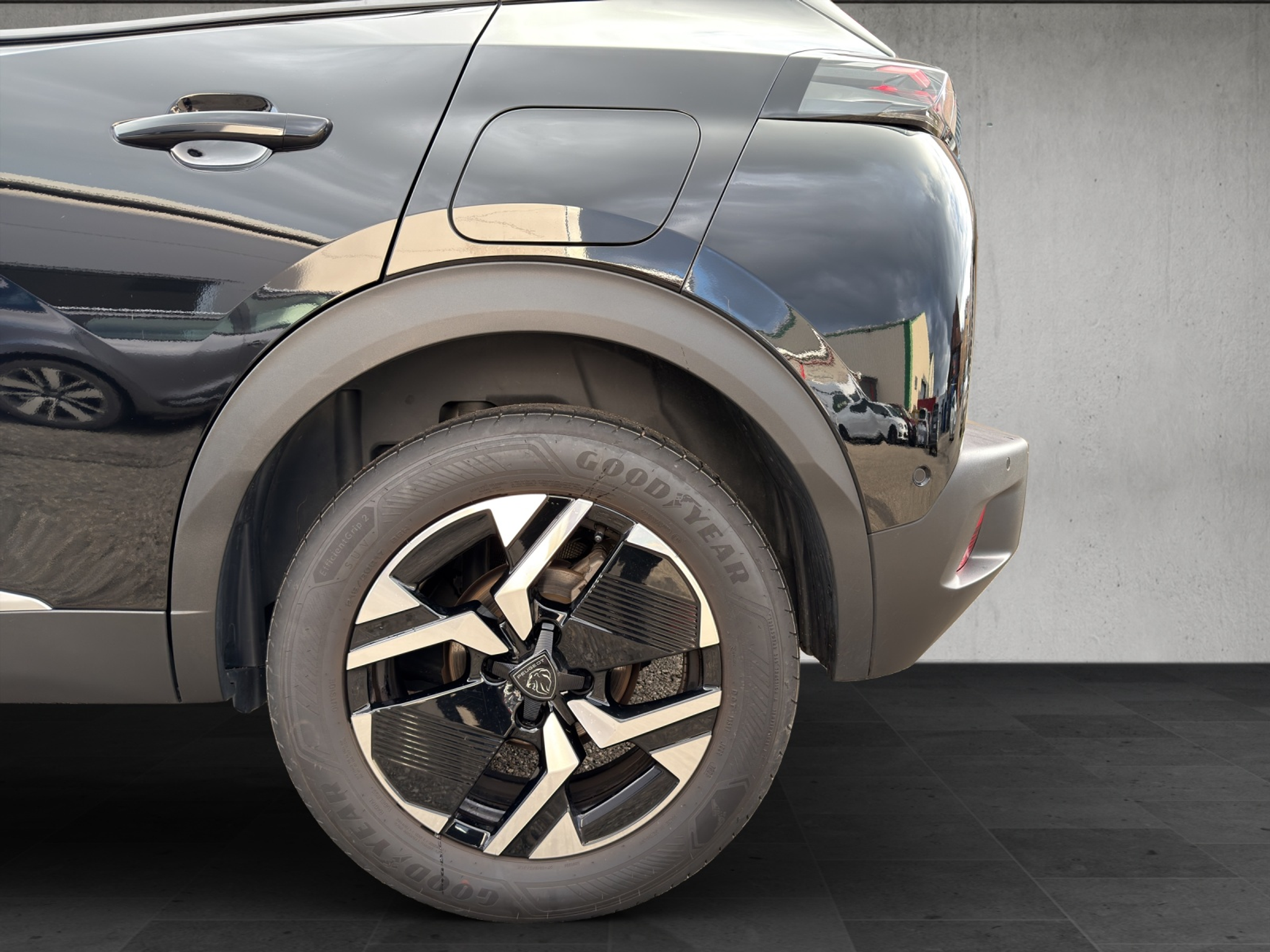 listing desktop thumbnail image 9