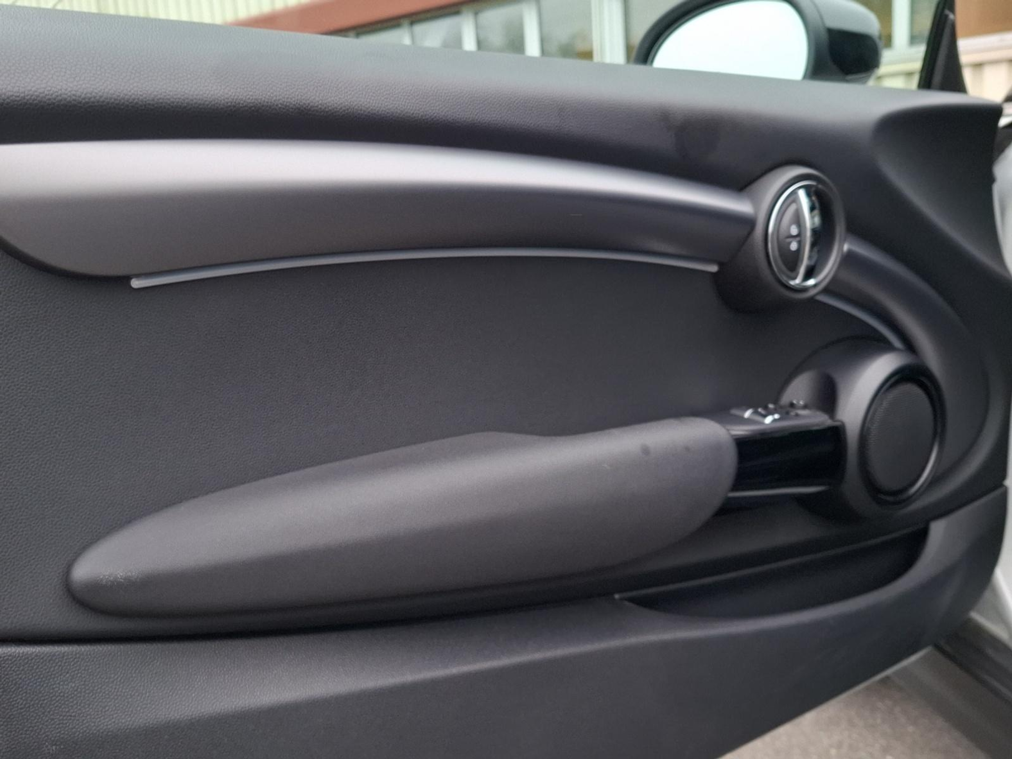 listing desktop thumbnail image 5