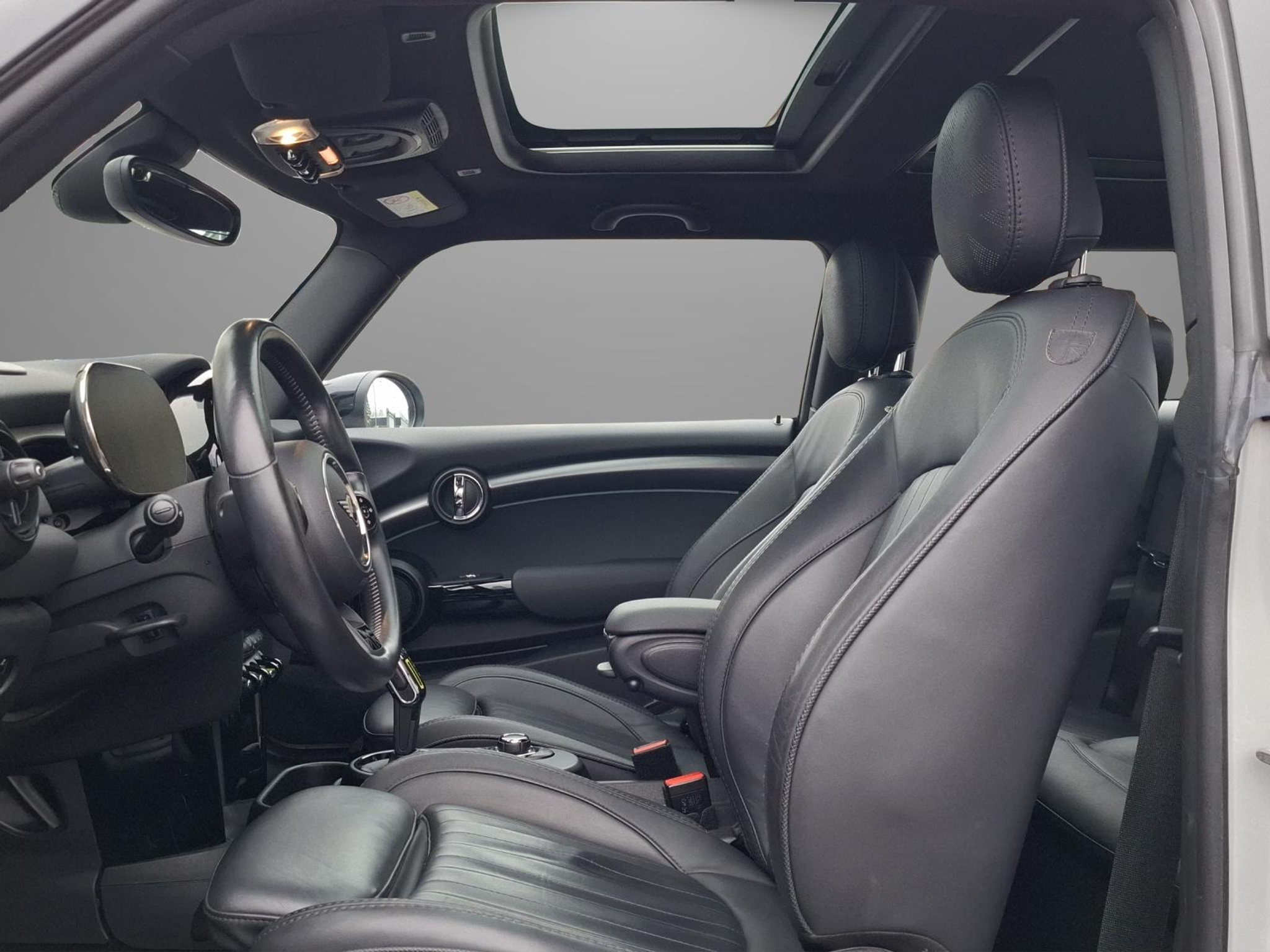 listing desktop thumbnail image 3