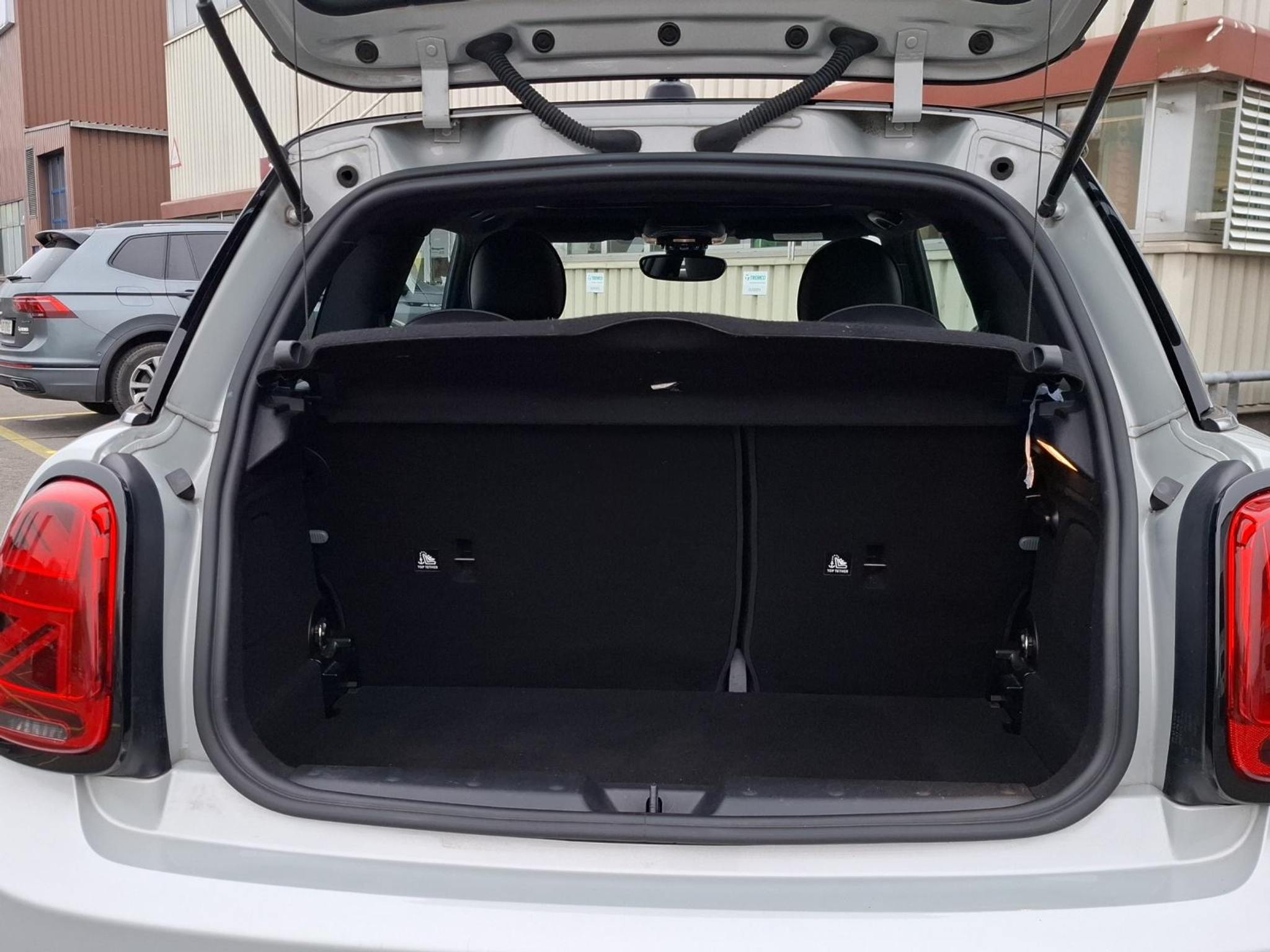 listing desktop thumbnail image 14